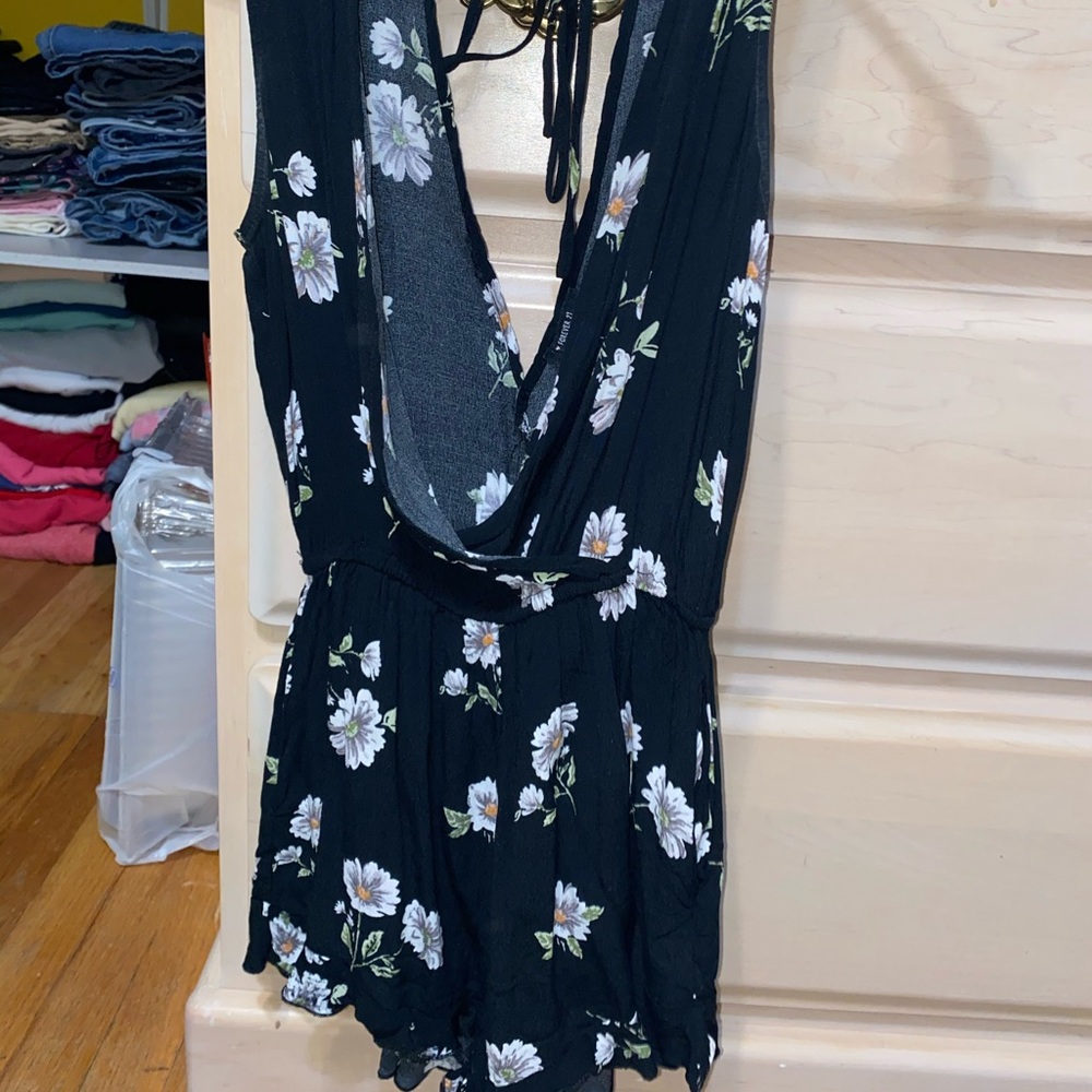 Black white flower daisy romper open back shorts